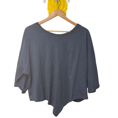White Closet Top Size L Navy Blue 