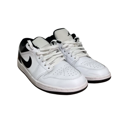 Jordan Mens  Size 9 Sneakers Black  / White 