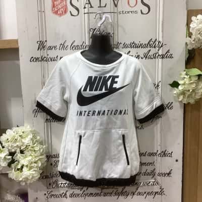 Nike Brand! NWOT Womens  Size S Sweater / T-Shirt Black  / Pattern / White 