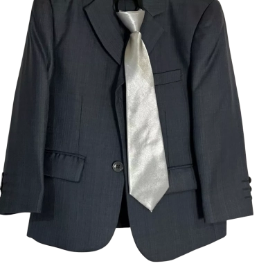 Mini World 3 piece boys Size 5 suit