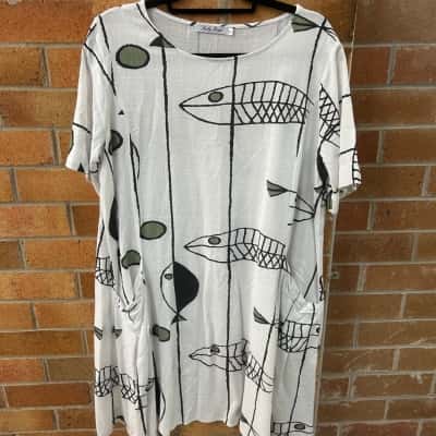  Womens Ruby Rain Size 14 Mini Dress White Fish Pattern 