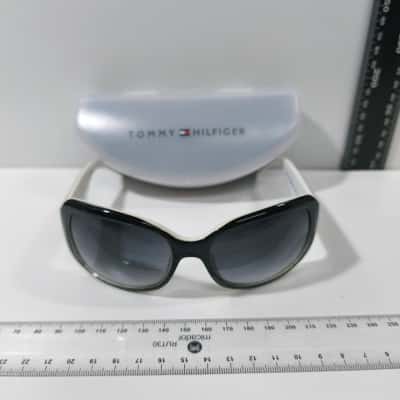 Tommy Hilfiger Womens Sunglasses PreOwned 