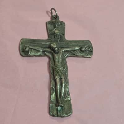 Oversized Crusifix Pendant 