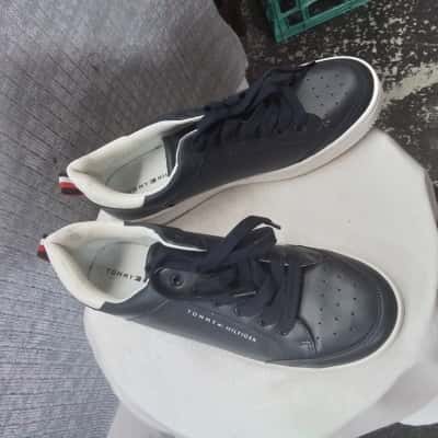 Tommy Hilfiger Mens  Size 40 Sneakers Navy Blue 