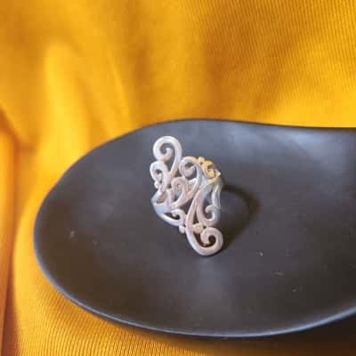 Ladies Silver 925 Stamped Ring - EUC