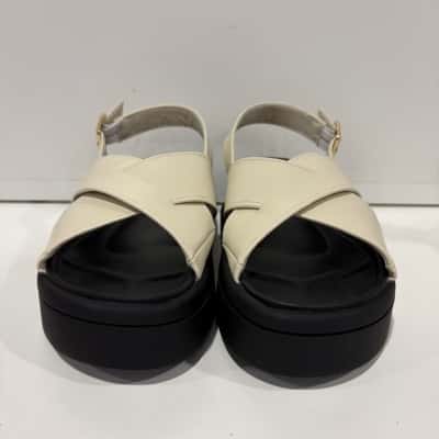 Dazie Womens  Size 7 Sandals Off White 