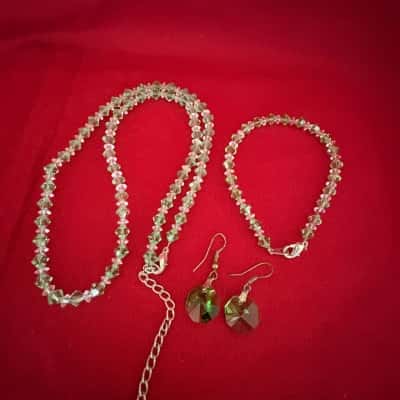  Women's Vintage Green  Beaded Bracelet / Beaded Necklace / Earrings 