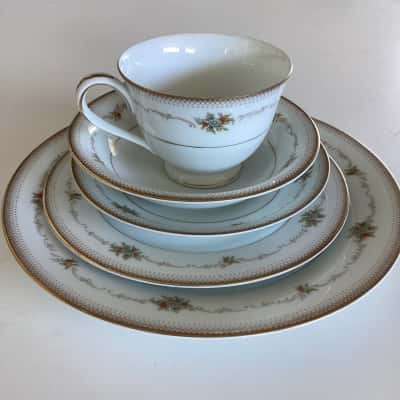  Noritake dinner set