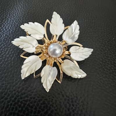 Mother of Pearl  Womens Brooch Cream Shell,  Gold Tone.