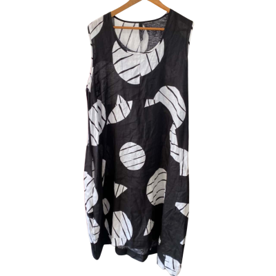 TS Womens  Size 18 Free Size Dress / Maxi Dress / Sleeveless Dress  Black  / Pattern / White 