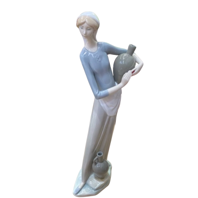 Lladro The Jug Carrier Figurine 