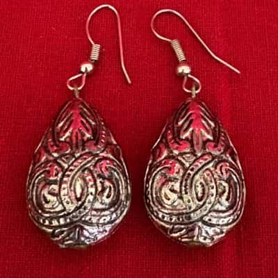  Women's Silver Tone Tear Drop Earrings featuring an Ornate Lacy Swirl Pattern