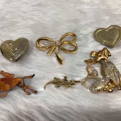  Women's  Assorted Brooches x 6