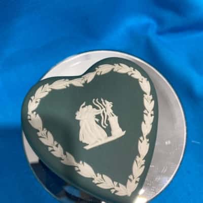 Wedgwood- Green heart shaped Trinket box