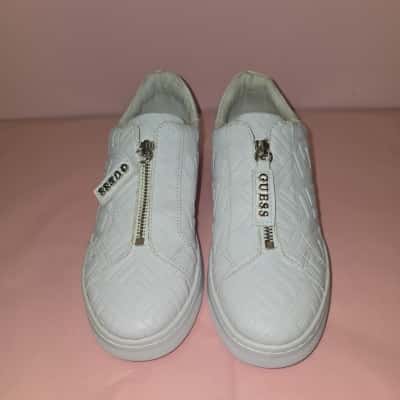 Guess Womens  Size 37.5 Sneakers White 