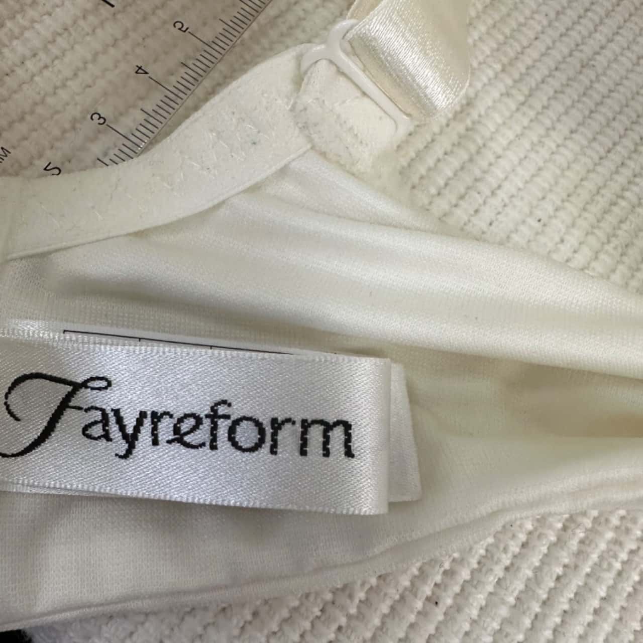 BNWT Fayreform Super Support Bra Size 16D