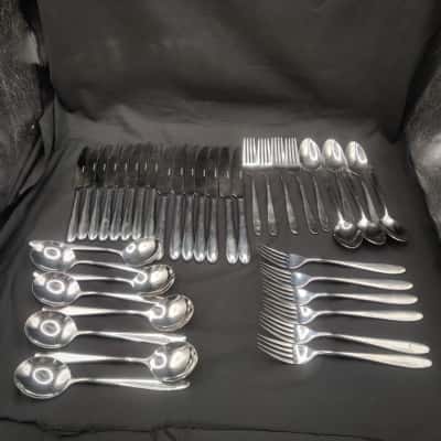 Tramontina 18/10 Assorted Cutlery Includes 8 Soup Spoons, 6 Desert Spoons, 6 Dinner Forks, 4 Desert Forks, 7 Dinner Knives & 8 Desert Knives  (Tupperware/kitchen)