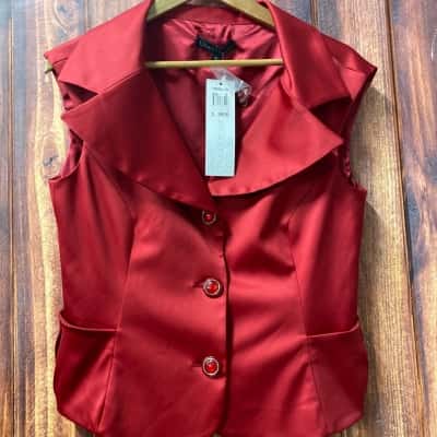 Charlie Brown   Size 12 Red formal top new 