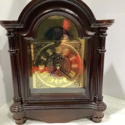 Belvedere Battery operated Mantle Clock