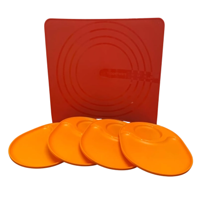 Tupperware red silicone mat & 4 orange picnic plates