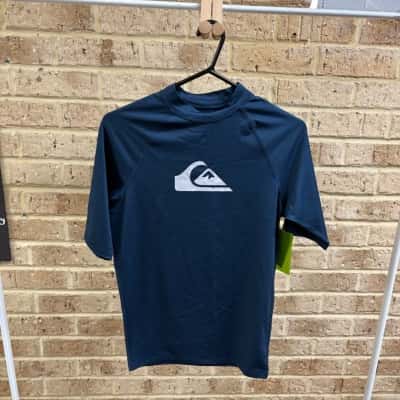 Quicksilver Mens short sleeve rash vest  Size M 