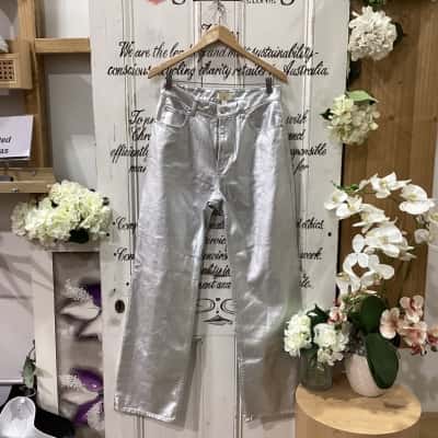 H&M Brand! BNWT STUNNING SILVER COLOURED PANT! Womens  Size 10 Straight Leg Pants Silver 