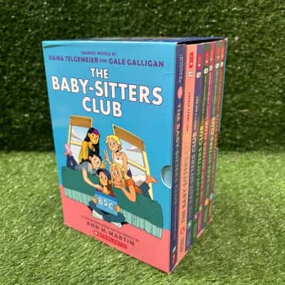 The Baby-Sitters Club Graphic Novels #1-7: A Graphix Collection (7 Book Box Set)