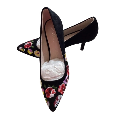 Basque Womens  Size 37 Heels Black  / Floral 
