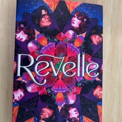 Revelle, Lyssa Mia Smith 