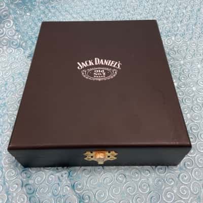 Jack Daniel’s old no.7 whiskey flask and 2 shot glasses