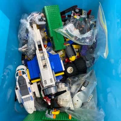 Lego. Mixed sets in clip top box. 