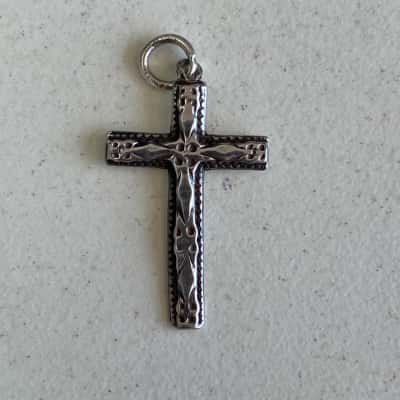 Detailed Silver Colored Alloy Cross Pendant With Intricate Etched Patterns 