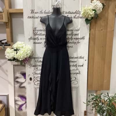 Sheike Brand! STUNNING SEXY CUT-OUT BACK PANEL PLUNGING NECKLINE DRESS! Womens  Size 8 Midi Dress / Shoestring Strap Dress / Sleeveless Dress  Black  