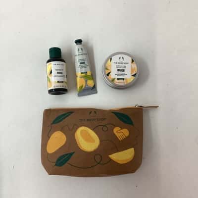 Body Shop Nourish and Flourish Mango gift set with bag 
