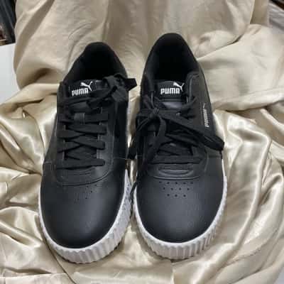 Puma Womens  Size 7 Sneakers Black  