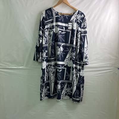 Basque Womens Size 20 Casual Dress Floral / Navy Blue / White BNWT