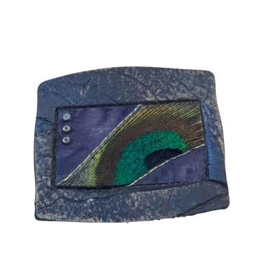 Artisan Peacock Feather Brooch – Leather Look