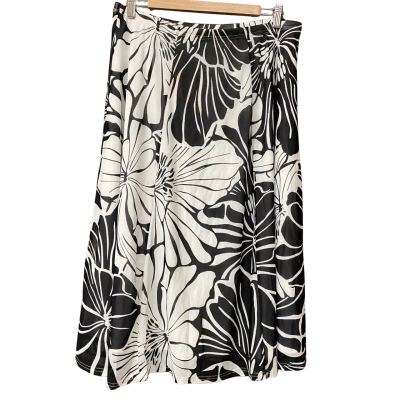 BNWT Noni B Womens Size M Black /White Floral Skirt 