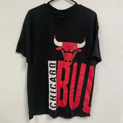 NBA Chicago Bulls Mens  Size S T-Shirt Black  / Red 