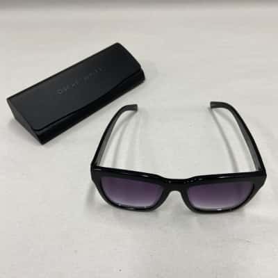  Oscar Wylee - Womens Easten-015 Sunglasses with Branded Case (56 19-149) - Black