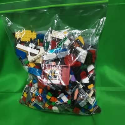 1 kilo mixed bag of Lego good condition
