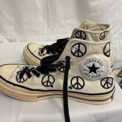 Converse high top sneakers  Size 9  Black  / Off White / Pattern 