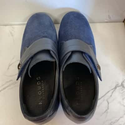 Klouds Womens  Size 38 whisper Navy Blue 