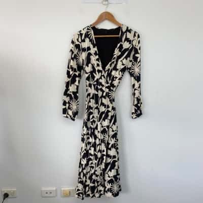 Staple the Label Black White Long Sleeve Floral Wrap Midi Dress  Size 8 