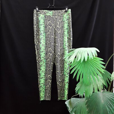 *** REDUCED ***  Boohoo Woman's Leggings Lizard Patten Green/Black Size 18