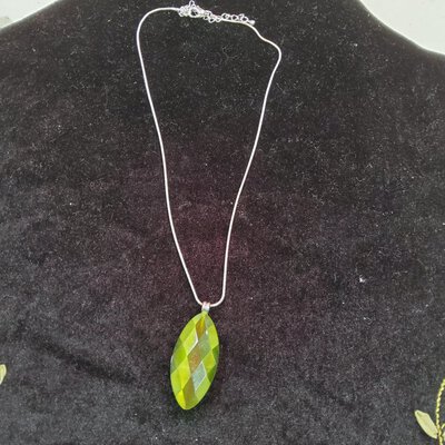 *CLEARANCE SALE* Necklace w/Green Pendant