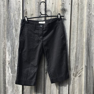 **FINAL CLEARANCE** COUNTRY ROAD Women's Black Knee Length Shorts, Size 4