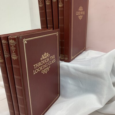 8x Classic hardcover book set